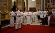 Prästkandidaters intåg i basilikan