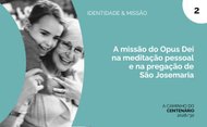 Uma neta abraça a sua avó.