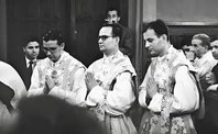 Álvaro del Portillo, José María Hernández Garnica e José Luis Múzquiz, no dia da sua ordenação sacerdotal.