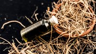 Una botella de perfume