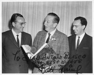 Walt Disney con Juan Antonio, quien le regaló una edición especial de Camino.