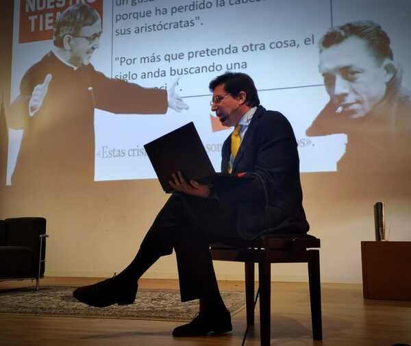 Enrique García-Máiquez durante la XII Conferencia de las Artes San Josemaría Escrivá de Balaguer del Colegio Mayor Moncloa