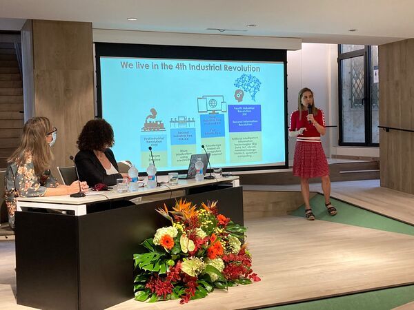 Nuria Oliver durante su ponencia en el Colegio Mayor Saomar