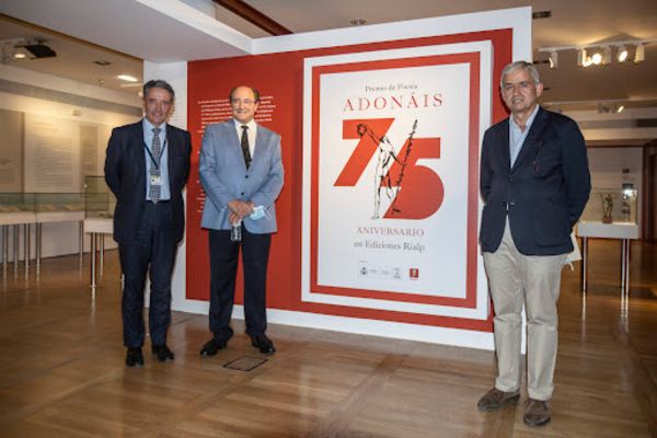 El Director Cultural de la Biblioteca Nacional de España (BNE), Carmelo Guillén y Santiago Herraiz, director de Ediciones Rialp