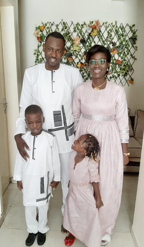 Pierre et Rosalie. Alexandre, 8 ans et Gabriella, 5 ans; Marie-Madeleine, 8 mois, est absente.