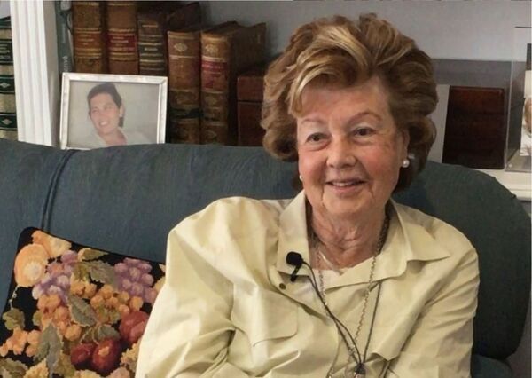 Lolina es una de las tres primeras supernumerarias que protagonizan la prehistoria de la Obra en las islas