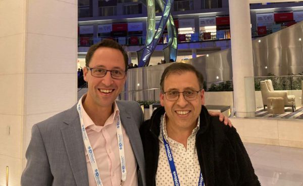 Com Rodrigo, seu mentor e amigo, no campo das enfermidades infecciosas e HIV
