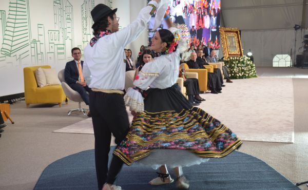 Uma das demonstrações artísticas, uma dança ao ritmo do "bambuco"