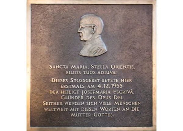 Gedenktafel rechts vom Maria Pötsch-Altar im Wiener Stephansdom