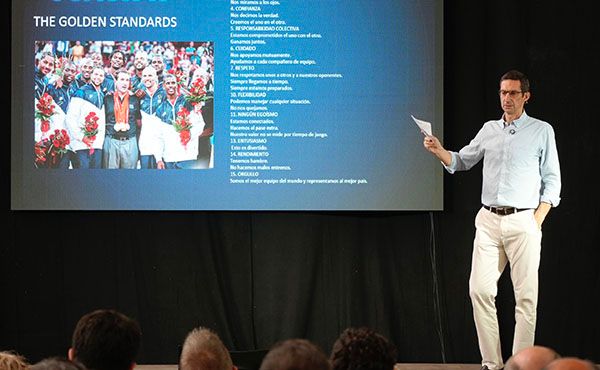 El director de l'escola esportiva Brafa, Ignasi Taló, en una xerrada sobre els valors de l'esport