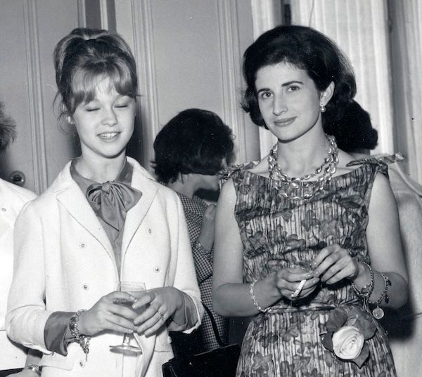 Olga Marqueta y la cantante y actriz, Marisol, en una imagen de la época.