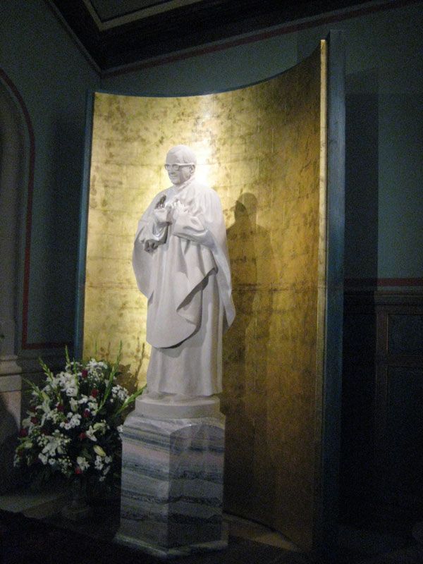 Entre les seves obres es troba aquesta estàtua de sant Josepmaria que està a l'església de Santa Maria de Montalegre, Barcelona.