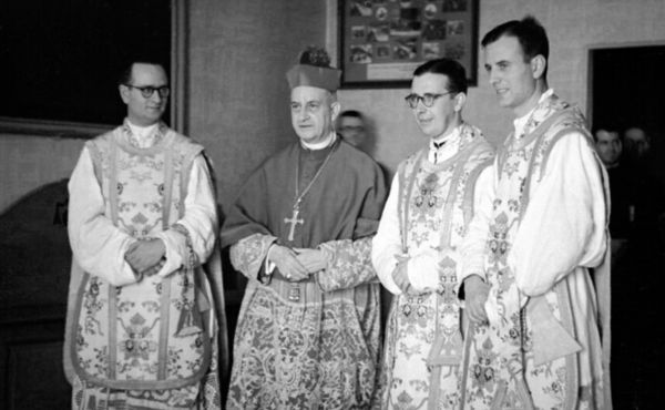 25 de junio de 1944, después de la ordenación sacerdotal