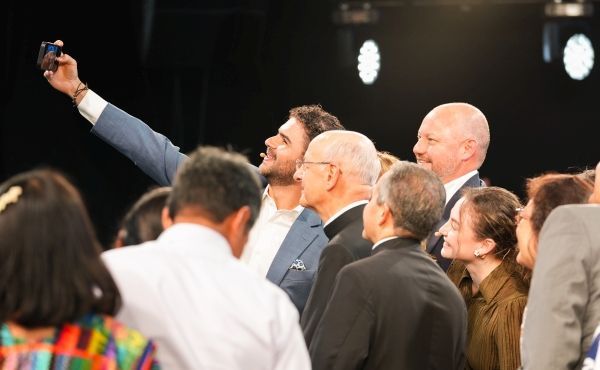 Para terminar, y luego de la bendición, una selfie familiar de recuerdo