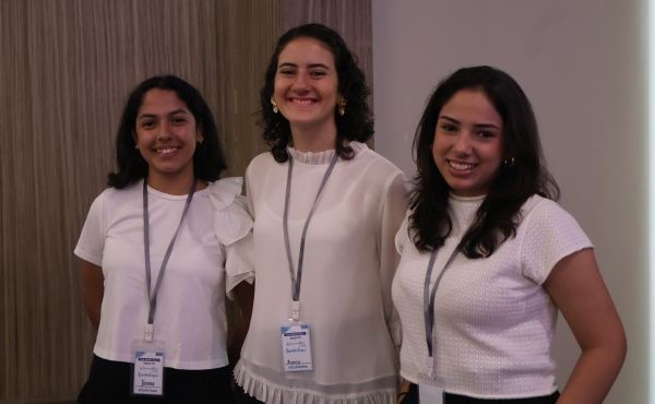Las voluntarias dieron la bienvenida a todos e hicieron que el encuentro fuera un rato entrañable