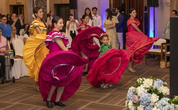 Para terminar, un baile típico hondureño acompañado de la canción "Wéndeti Nagaira".