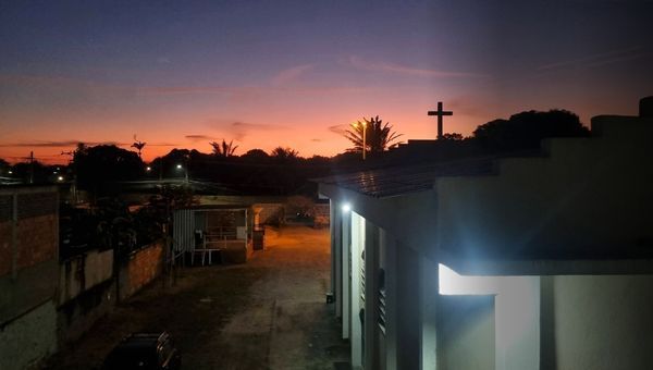 pôr do sol na Igreja