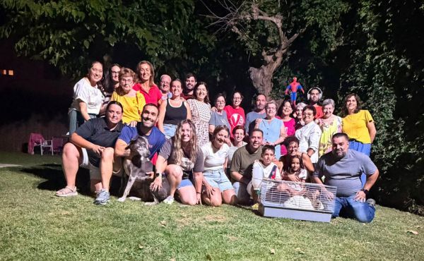 «En total, éramos dieciséis adultos, tres niños, cuatro perros y un conejo»