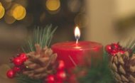 erste brennende Kerze am Adventkranz