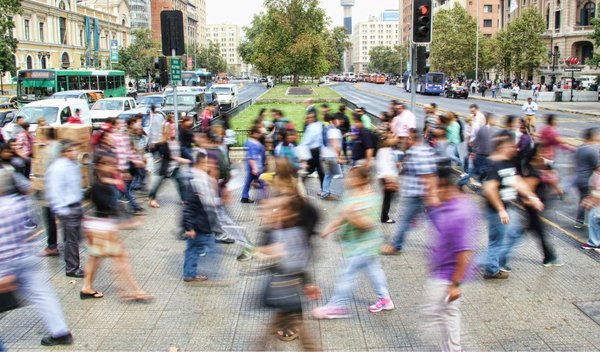 El Opus Dei en ciudades de España. Iglesias encomendadas a la Prelatura, casas de retiro, labores educativas y asistenciales en España (colegios, colegios mayores, universidades, etc.).