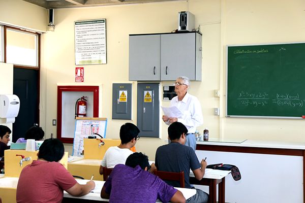 Karl Moesgen dejó una huella por el saber y la cultura en sus alumnos del Colegio Alpamayo.