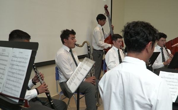 Alumnos del Colegio PuenteMaipo ofrecieron un concierto de música instrumental de ensamble sinfónico.