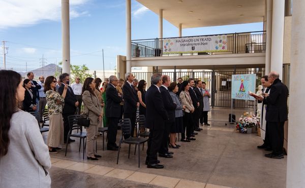 Bendición de la segunda etapa del Colegio Trigales. La ceremonia fue realizada por el vicario del Opus Dei en Chile, padre Álvaro Palacios, junto al capellán del colegio, padre Javier Sarrato.