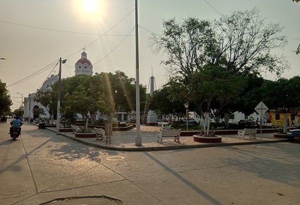 Parque 7 de agosto, ubicado frente a la parroquia San Rafael.