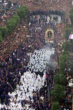 Amar a la patria es también cultivar costumbres y variadas tradiciones.