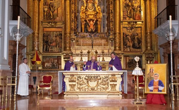 La Santa Misa en la que se veneró la reliquia y se bendijo el cuadro de San Josemaría que se colocarán en este Santuario.