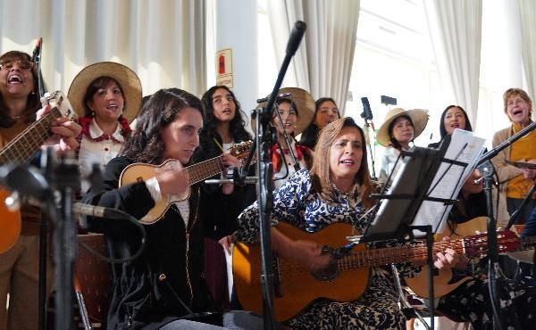 Tras otras preguntas, los participantes cantaron una adaptación de la canción “Carnaval arequipeño”