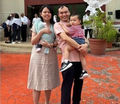 Cuiwen com seu marido, Gerard e Joan