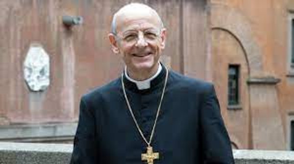 Prelatul Opus Dei locuiește la Roma în sediul central al Prelaturii.