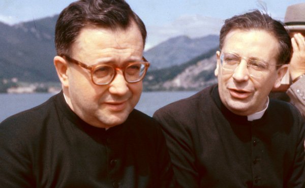 São Josemaria e Dom Álvaro, durante um passeio, 6/12/1956