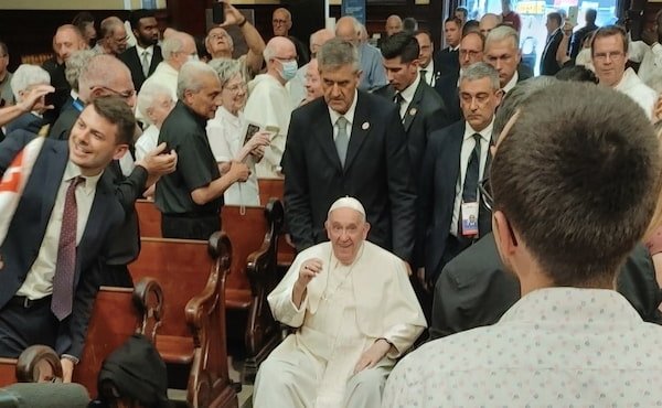 Pape François arrive en la basilique-cathédrale Notre-Dame-de-Québec