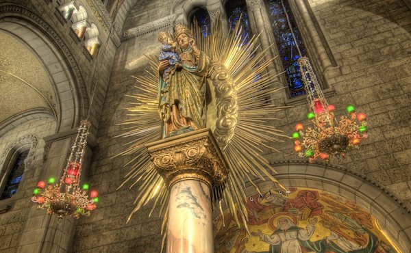 Statue de la bonne sainte Anne