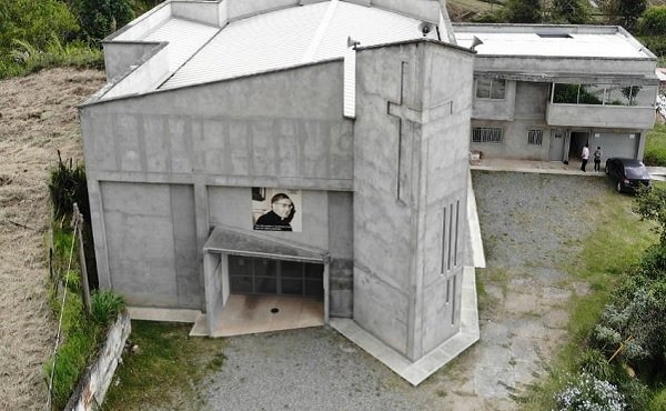 Parroquia San Josemaría Escrivá de Balaguer, Medellín, barrio Belén, en Aguas Frías