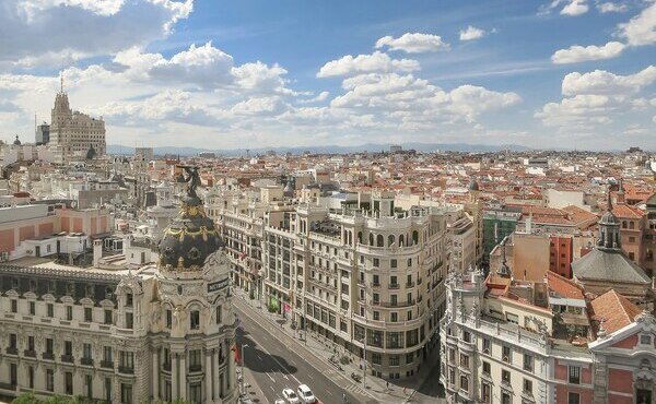 El Opus Dei en Madrid: iglesias y parroquias encomendadas a la Prelatura, casas de retiro y algunas obras corporativas