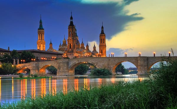 El Opus Dei en Zaragoza: iglesias y parroquias encomendadas a la Prelatura, casas de retiro y algunas obras corporativas