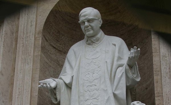 Decreto de virtudes heroicas sobre el Siervo de Dios Josemaría Escrivá de Balaguer. Traducción al castellano del original latino, publicado en 2009