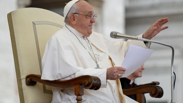 Pope preaching from his chair; side view from his right