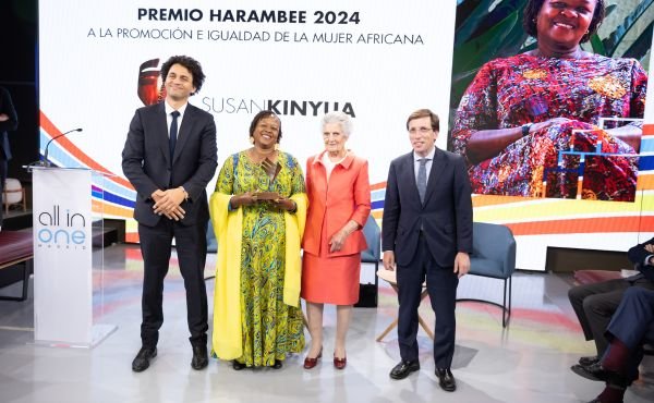 Susan Kinyua en la entrega del Premio Harambee 2024.