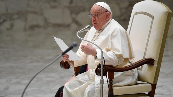 Pope preaching from his chair; side view from his left
