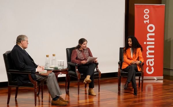 Fidel Sebastián, autor de la edición 100, Marcela Duque, Premio Adonáis de poesía y editora de Rialp y Fernanda Lopes, presidenta del Comité del Centenario del Opus Dei.