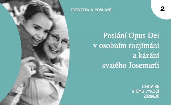 Vnučka objímá svou babičku.