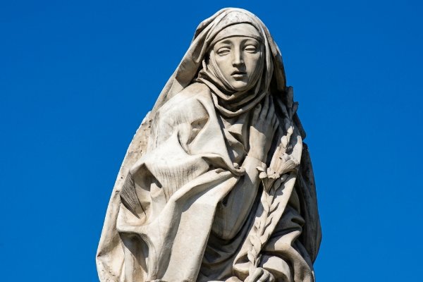 Estatua de santa Catalina de Siena, de Francesco Messina.