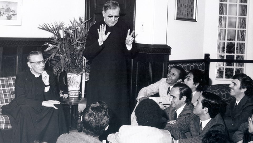São Josemaria com jovens, 26 de maio de 1974