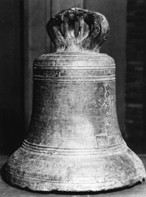 Sino da igreja de Nossa Senhora dos Anjos que se conserva no Santuário de Torreciudad