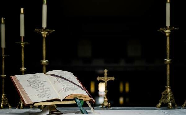 Entender y vivir la Misa ¿Cuáles son los ritos litúrgicos de la celebración de la Eucaristía y qué significado tienen? ¿Cómo podemos aprender a vivir la Santa Misa? Lo explicamos, paso a paso.