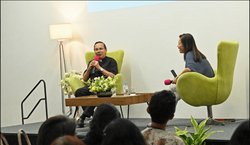 Msgr Mariano Fazio in conversation with former journalist, Sharon Tong on Aug 28 at the Saint Francis Xavier Major Seminary in an event organised by the Information Office of Opus Dei Singapore and attended by about 250 people